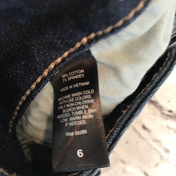 Express raw edge denim jean shorts - Picture 5 of 5